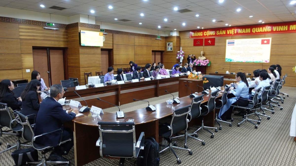 คณะกรรมการมูลนิธิฯ เยือนกรมการศึกษาและฝึกอบรมโฮจิมินห์ ปี 2568 — ภาพที่ 1