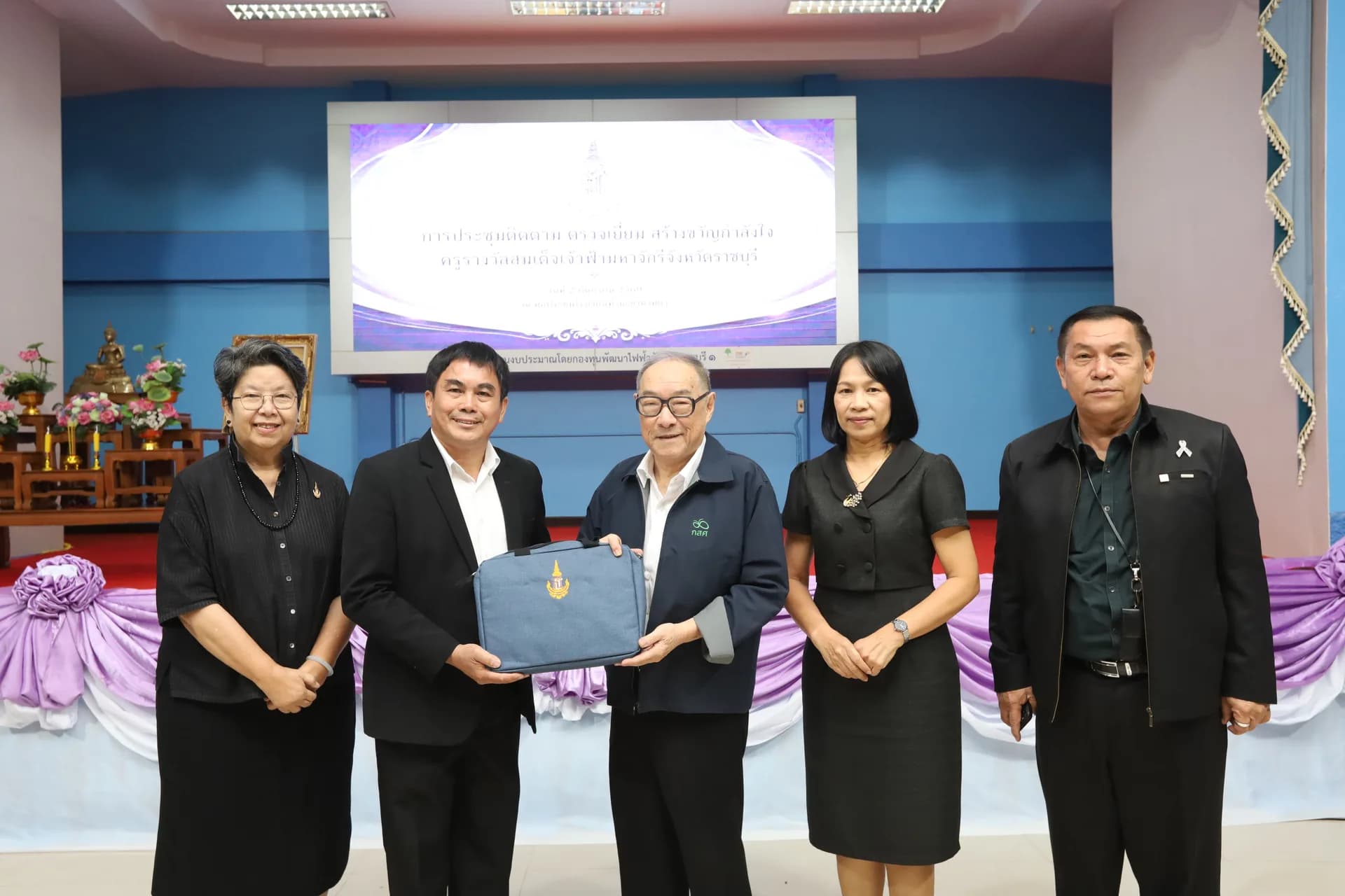 สภากาชาดไทย–มูลนิธิรางวัลสมเด็จเจ้าฟ้ามหาจักรี ลงพื้นที่ราชบุรี เดินหน้าแก้ปัญหาเด็กอ่านไม่ออกเขียนไม่ได้ — ภาพที่ 1
