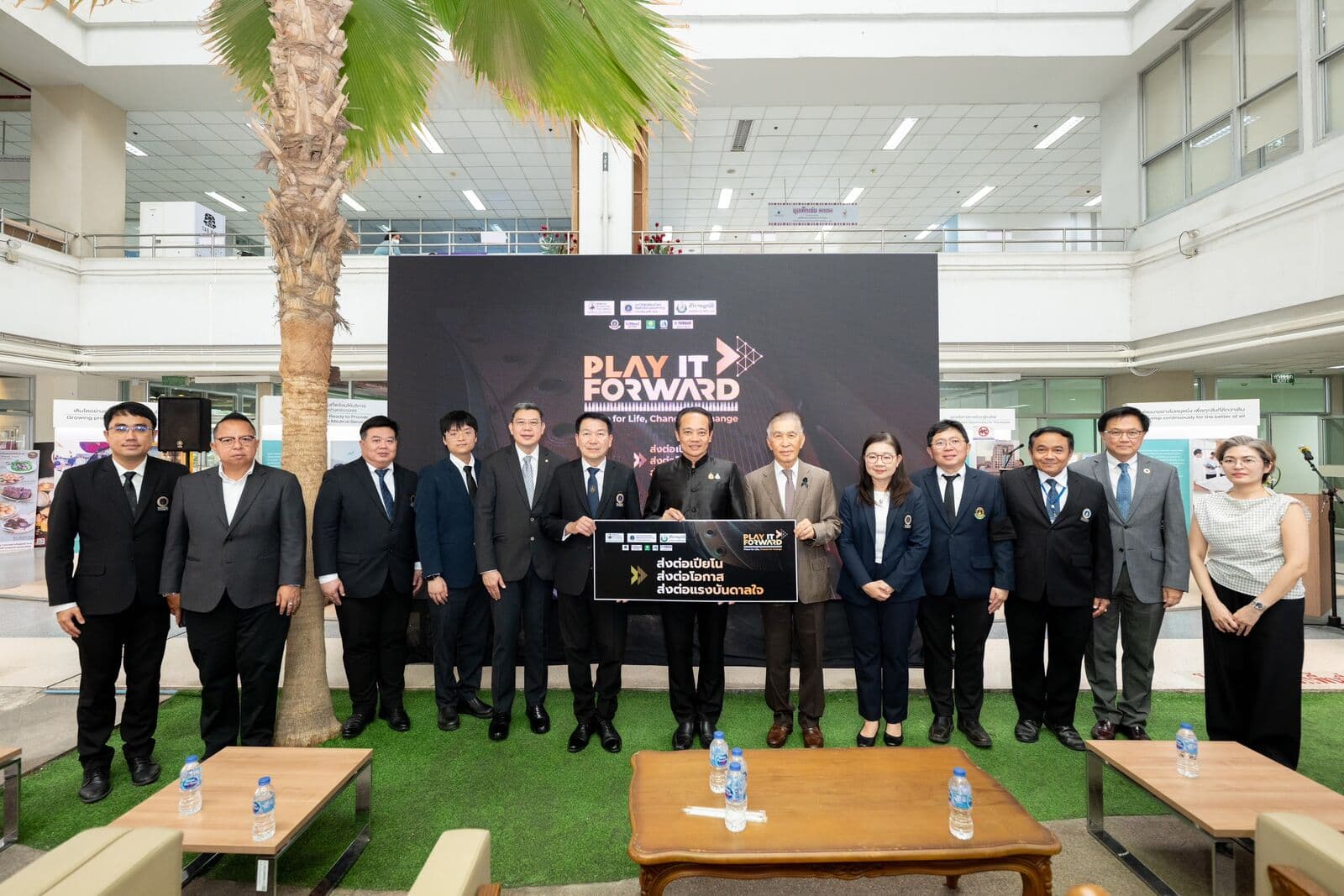 มูลนิธิรางวัลสมเด็จเจ้าฟ้ามหาจักรี ร่วมส่งต่อเสียงดนตรี มอบเปียโน 300 หลัง สู่โรงเรียนและโรงพยาบาล