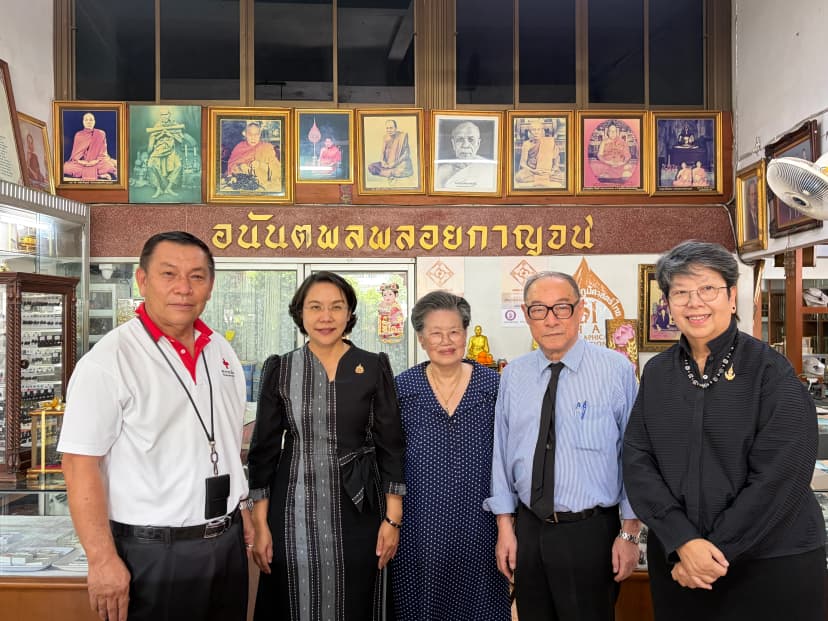 จาก "หินถมถนน" สู่ "นิลเมืองกาญจน์" ร้านอนันตพลพลอยกาญจน์ กับศูนย์ฝึกวิชาชีพเจียระไนนิล ที่เปลี่ยนเศษหินให้เป็นอาชีพของคนทั้งย่าน