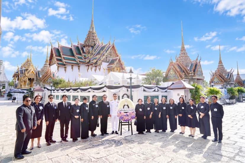 มูลนิธิรางวัลสมเด็จเจ้าฟ้ามหาจักรี ร่วมเป็นเจ้าภาพบำเพ็ญกุศลและพระพิธีธรรมสวดพระอภิธรรมพระบรมศพ พร้อมวางพวงมาลาถวายความอาลัยและเข้ากราบถวายสักการะพระศพ
