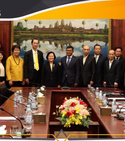 มูลนิธิรางวัลสมเด็จเจ้าฟ้ามหาจักรี และสำนักงานเลขาธิการคุรุสภาเข้าพบ เอกอัครราชฑูตไทย  ณ กรุงพนมเปญ และรัฐมนตรีกระทรวงศึกษาธิการ เยาวชนและกีฬา
